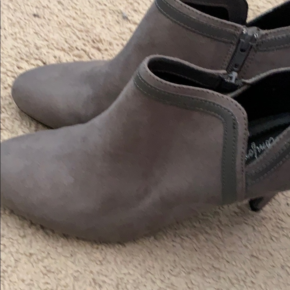 Women’s 11 Gray Bootie Heels